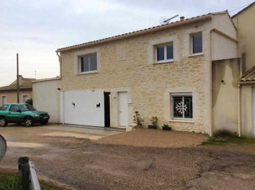 Studio in Lunel Viel with shared pool enclosed garden and WiFi 10 km from the beach - image 4