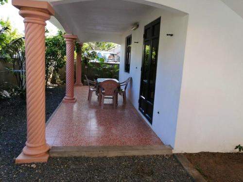 Balkon/teras, 2 bedrooms appartement with enclosed garden and wifi at Bel Ombre in Bel Ombre