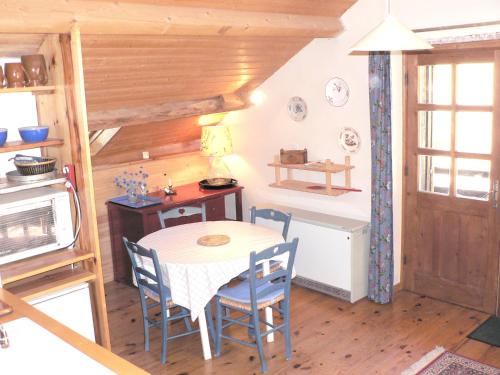 Apartment with 2 bedrooms in Guillestre with wonderful mountain view balcony and WiFi 13 km from the slopes - image 4