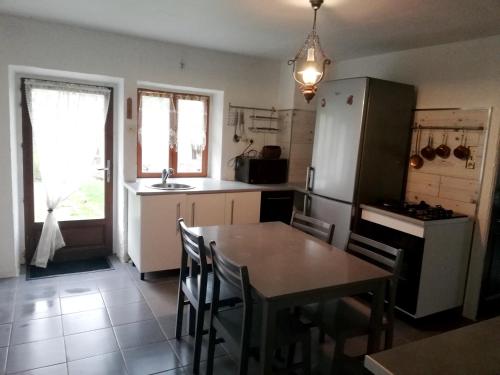 House with 2 bedrooms in Herpelmont with wonderful mountain view furnished garden and WiFi 19 km from the slopes - image 3