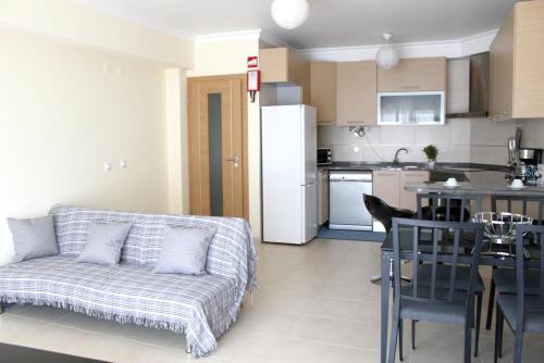  One bedroom appartement with city view shared pool and wifi at Armacao de Pera in Armação de Pêra