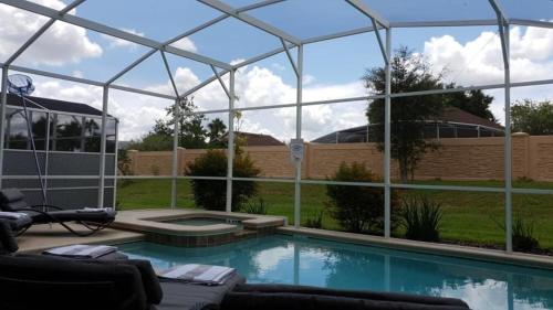 MK FloridaHome - Immaculate designer 6-Bed House - image 3