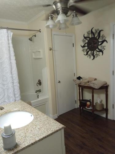 serenity hill bed and breakfast in Sloans Crossing, USA
