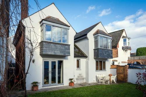 Quay House - Waterside Eclectic Style Character Home, , Devon