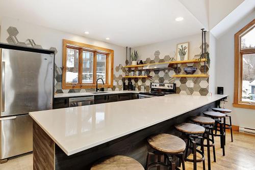 Chalets Alpins- 4 Chemin des Montagnards in Stoneham (QC)