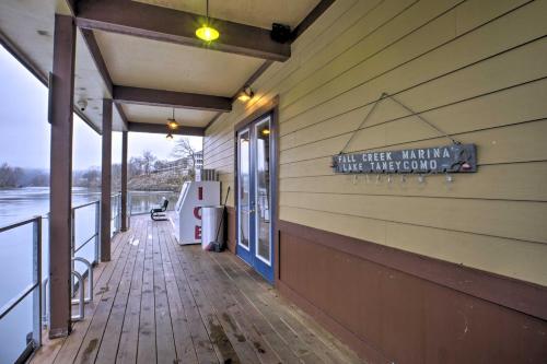 Relaxing Branson Retreat by Fall Creek Marina - image 3