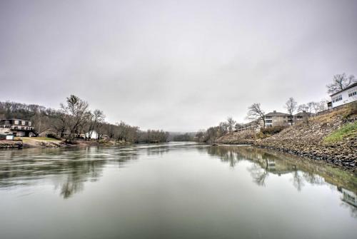 Relaxing Branson Retreat by Fall Creek Marina - image 12