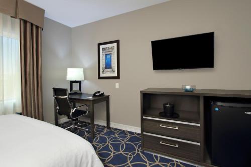 Holiday Inn Express and Suites Houston North - IAH Area, an IHG Hotel - image 3