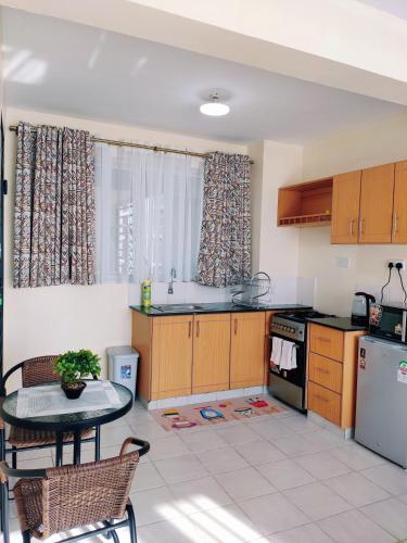Luxury Gem, Racecourse Gardens with pool and gym