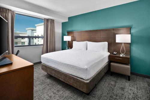 Staybridge Suites Irvine - John Wayne Airport, an IHG Hotel