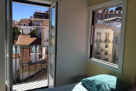 Alfama Stunning River and Historic City Views 2Bedrooms & 2Bathrooms AC Balcony 18th Century Buildin