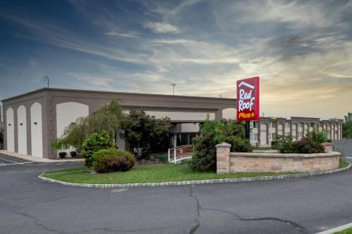 Red Roof Inn PLUS Newark Liberty Airport - Carteret in Carteret, USA