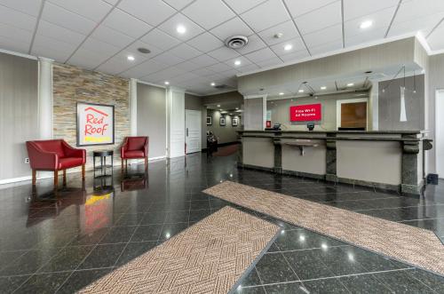Red Roof Inn PLUS+ Woodbridge - Linden/Carteret - image 3
