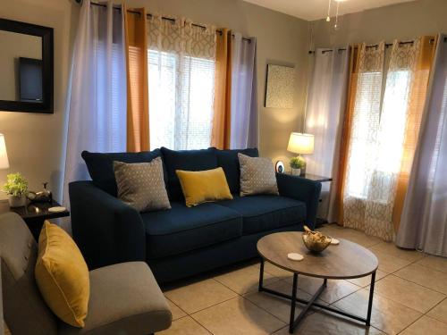The Comfi Coral - Large 1 Bedroom Studio A in Baytown, USA