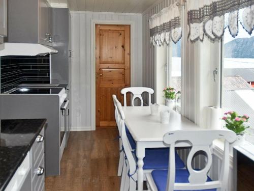 Three-Bedroom Holiday home in Måndalen - image 9