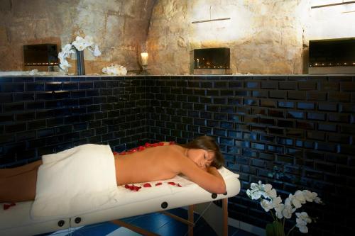 Art Hotel - image 2