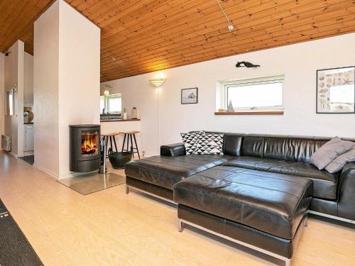 Three-Bedroom Holiday home in Ringkøbing 12 - image 4
