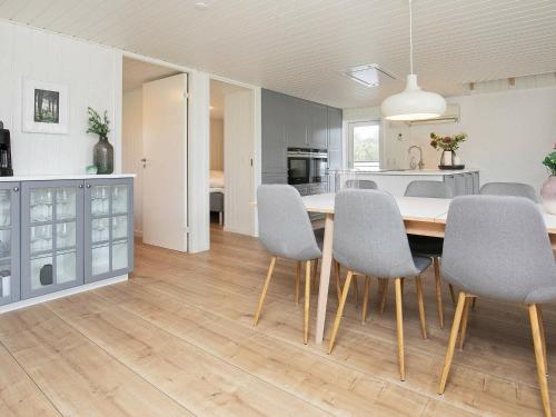 Four-Bedroom Holiday home in Vejers Strand 6 - main image