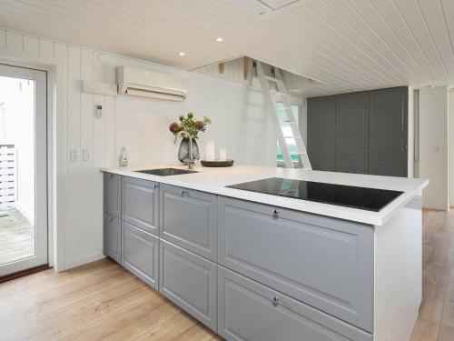 Four-Bedroom Holiday home in Vejers Strand 6 - image 4