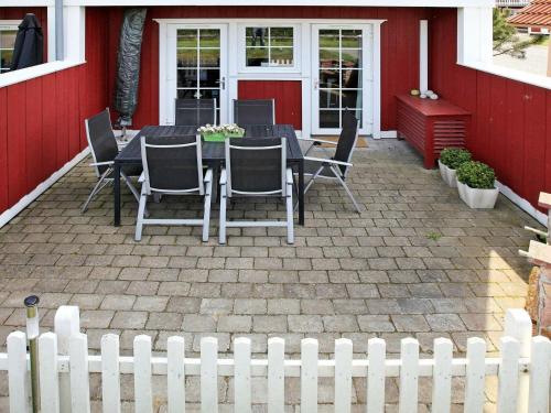  6 person holiday home in Bl vand in Blåvand