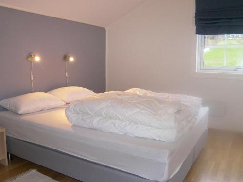 Two-Bedroom Holiday home in Leikanger - image 5
