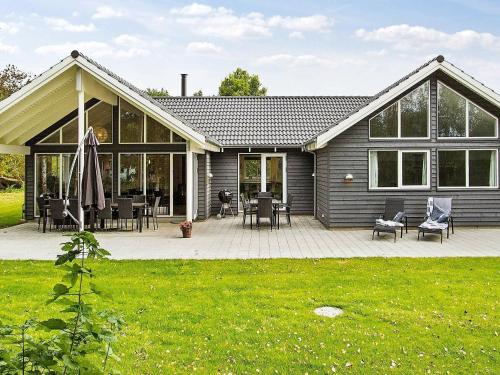 18 person holiday home in H jby