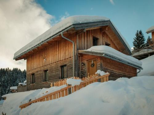 Chalet in Annaberg-Lungötz with a community pool