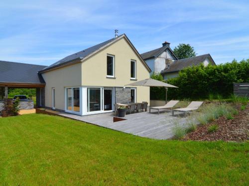 Stylish Holiday Home in Houffalize with Sauna Patio Garden gîte à louer Lutremange