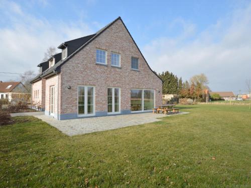 Soothing Holiday Home with Recreation Room - Location saisonnière - Sint-Amands