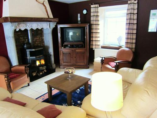  Cozy Cottage near Thynes with Private Terrace in Thynes