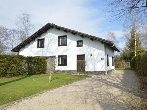  Cozy Holiday Home in Malmedy with Sauna in Mont
