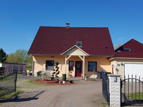 Charming holiday home with swimming pool near the Baltic Sea