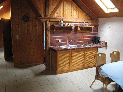 Warm apartment in a small complex with cosy beer garden and small brown cafe - image 8
