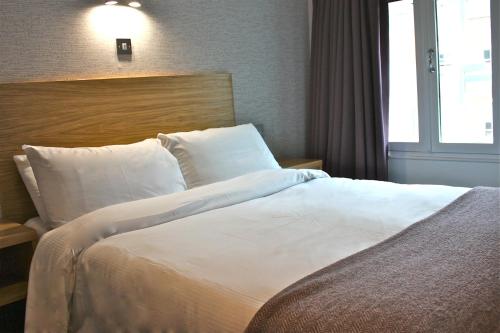 Cosy Double Room image 7