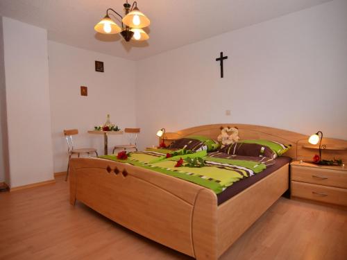 Cosy holiday home in the Upper Palatinate Forest with a fenced garden and seating corner - image 2