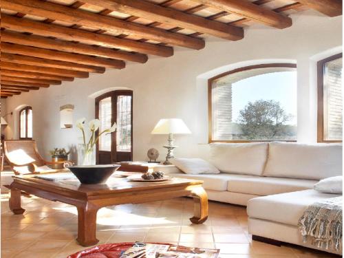Spacious Home in Navata in Navata