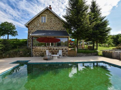 Alluring Holiday Home with Pool Barbecue Sun loungers gîte à louer Malicorne