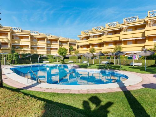  Lovely Holiday Home in Islantilla with Swimming Pool in 21449 Islantilla