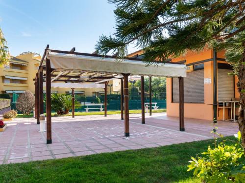  Lovely Holiday Home in Islantilla with Swimming Pool in 21449 Islantilla