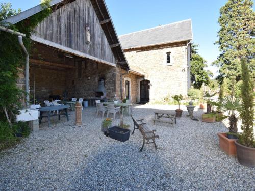 Former coach house in castle with park large swimming pool in North Ard che gîte à louer Le Cheylard