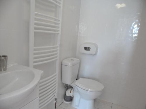 Double Room image 6
