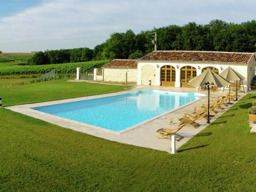 Mansion in Saint-Preuil with Pool & Sauna gîte à louer Mainxe