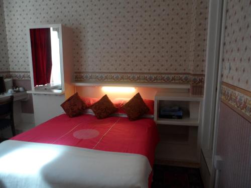 Double Room image 3