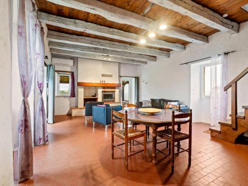 Cozy Holiday Home in Loubejac with Forest Near gîte à louer Villefranche-du-Périgord