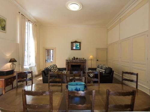Castle in Chaleix with Pool and Views in Chalais (Aquitaine)