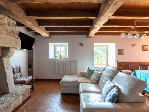 Modern Holiday Home in Plouhinec France with Sea Nearby - image 10