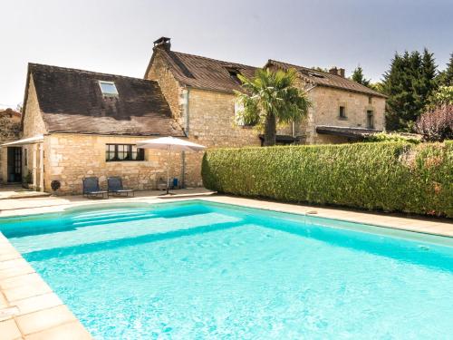 Quaint Mansion in Aquitaine with jacuzzi gîte à louer Forêt de Feytaud