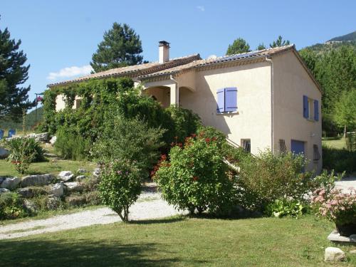 Great detached house near Die 8 km with magnificent view and beautiful garden - Ponet-et-Saint-Auban
