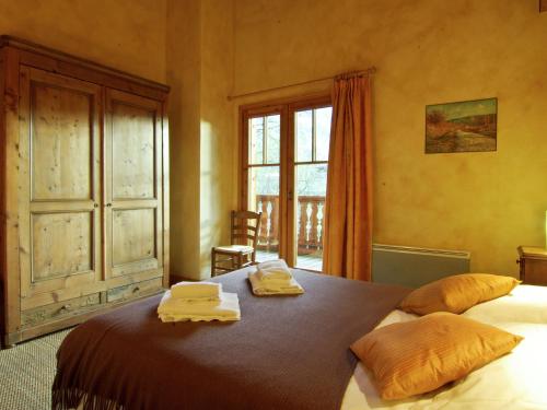 Large Chalet in Chamonix France with Fireplace - image 2
