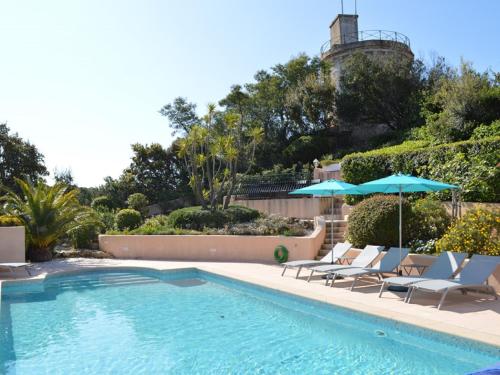 Bright villa in Sainte Maxime with private pool